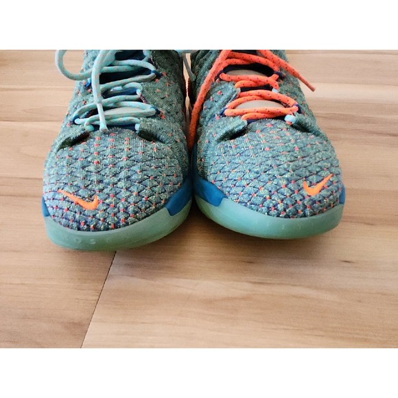 NIKE LEBRON XVIII GS "'WE ARE FAMILY'" Athletic Shoes Women's 8.5/ 7Y - Picture 6 of 10